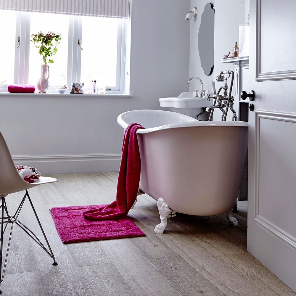 https://www.carpetright.co.uk/globalassets/static-pages/inspiration/home-transformation/bathroom/should-i-have-carpet-in-my-bathroom/bathroom-carpets-hygenic.jpg